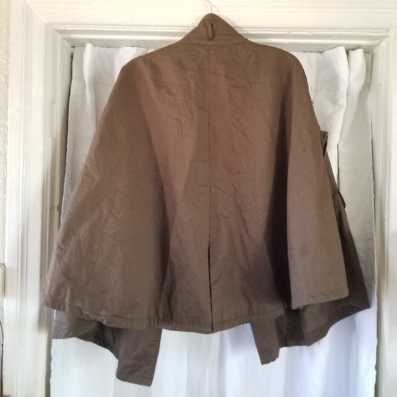 Beulah Style | Stylish Cotton Cape - Picture 3 of 10